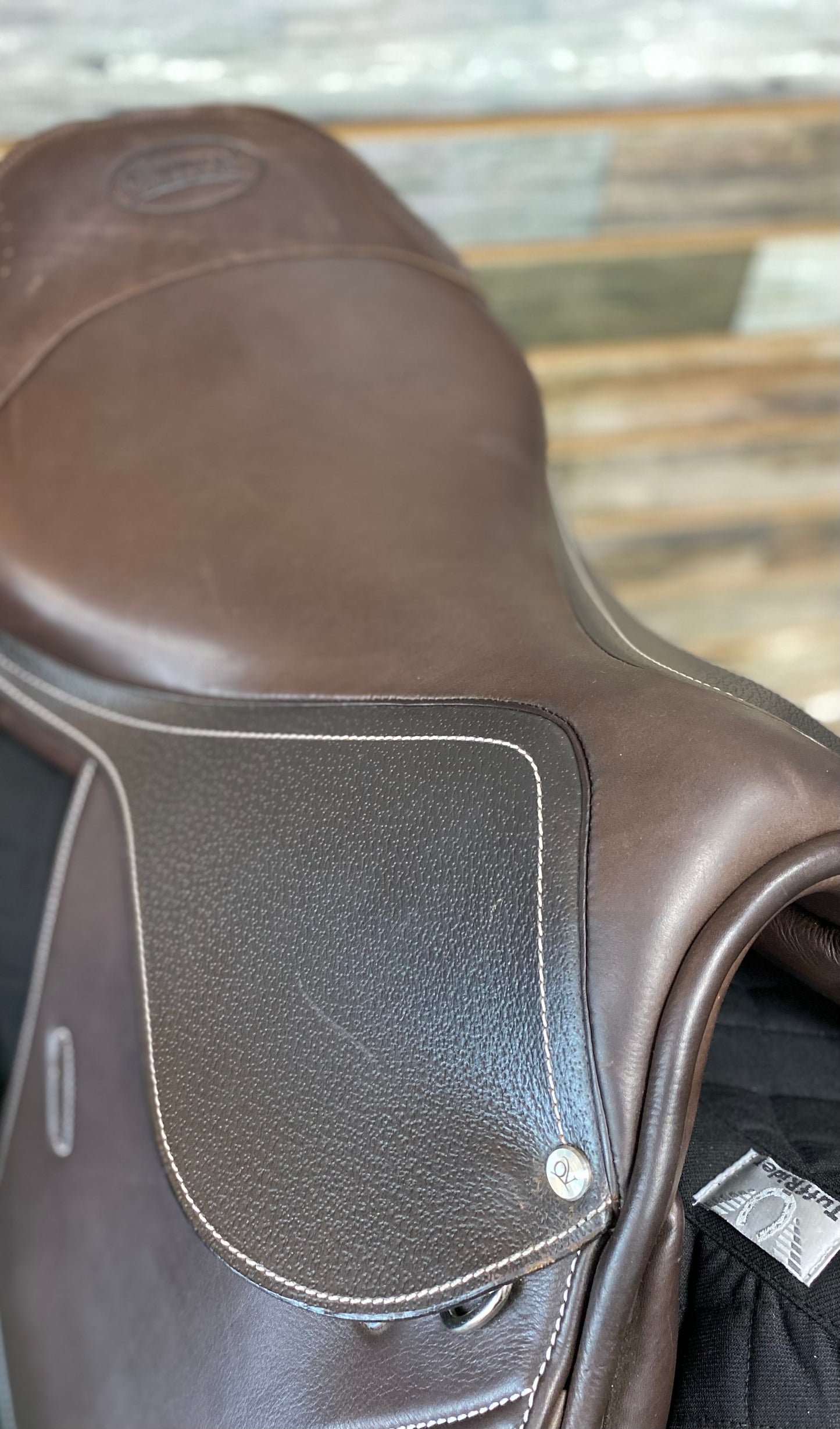 Ovation Explorer Saddle