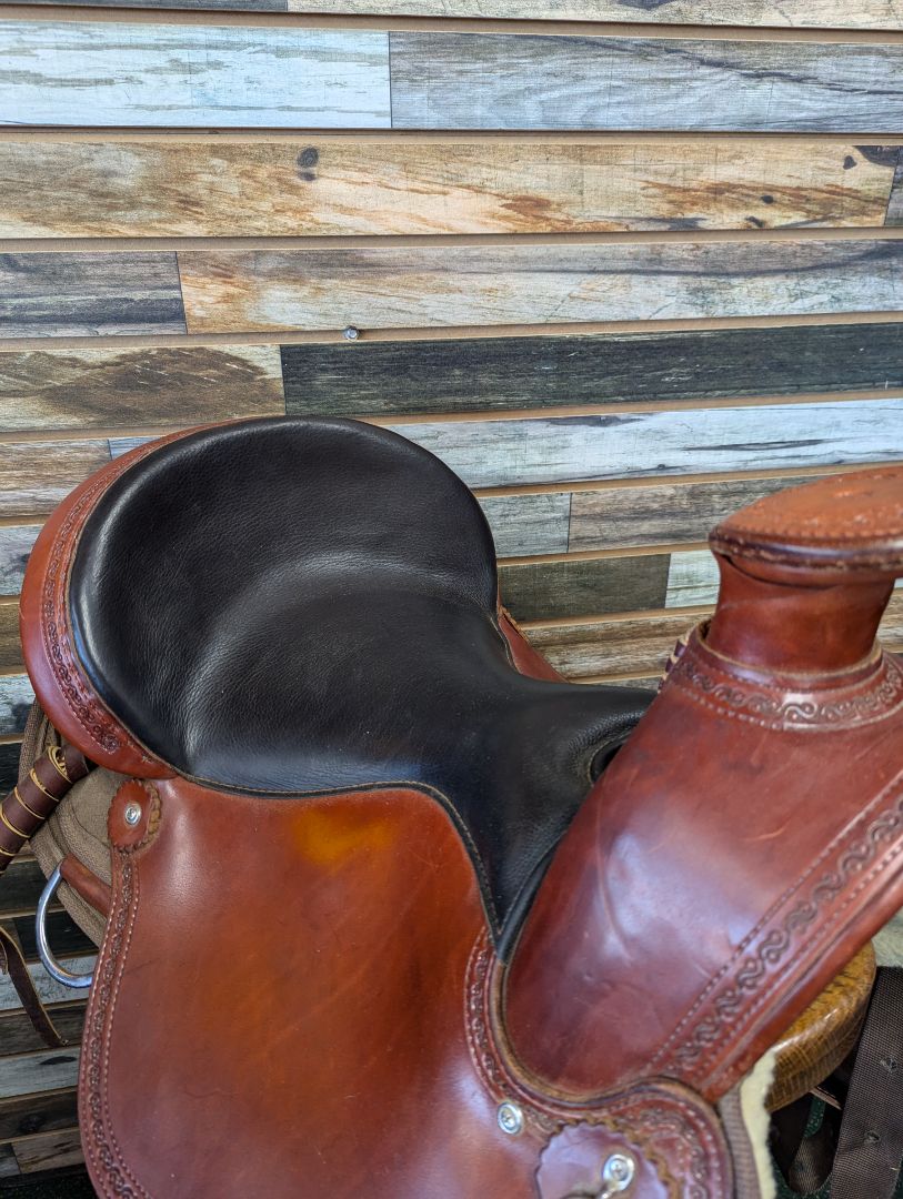 USED Crest Ridge Saddlery Sentry Lite Trail Saddle 16" Brown