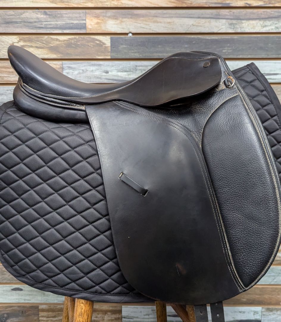 USED Collegiate Dressage Saddle 17" Black
