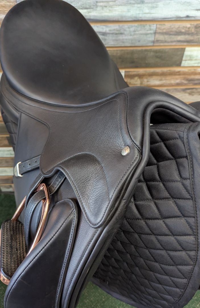 USED Bates Luxe Leather Dressage Saddle 18” Black