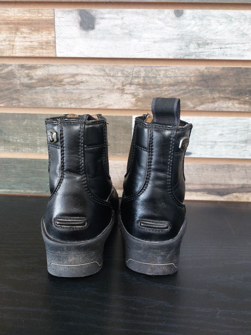 USED Ovation Youth Quantum Paddock Boots 12 Black