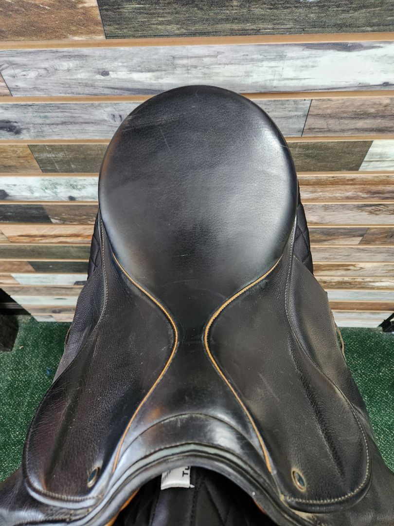 USED Stubben Dressage Saddle with Wide Gullet 17” Black