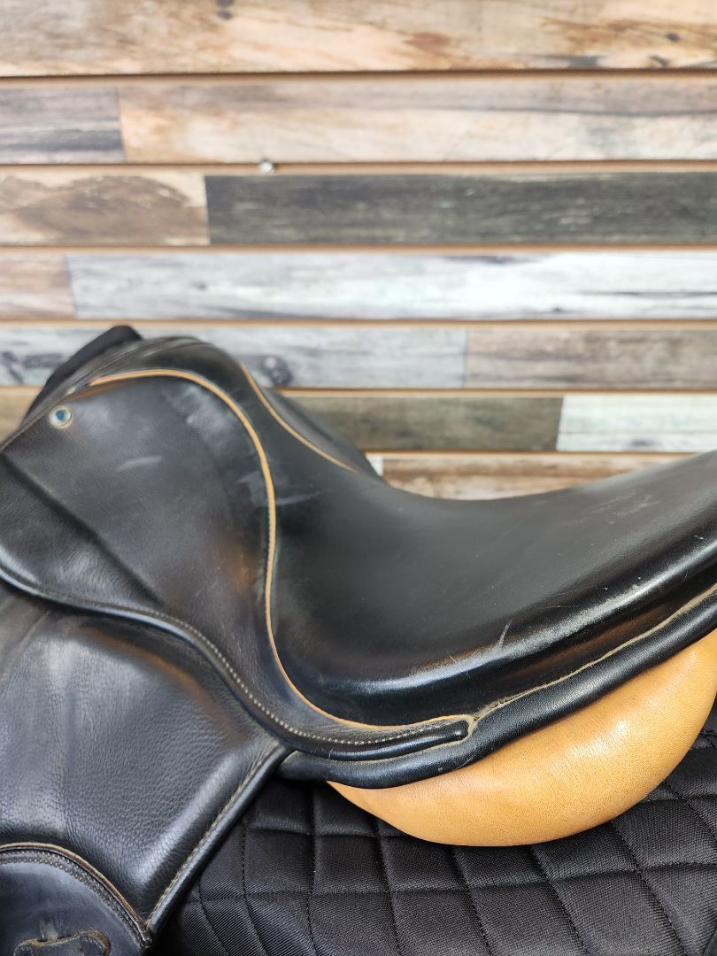 USED Stubben Dressage Saddle with Wide Gullet 17” Black