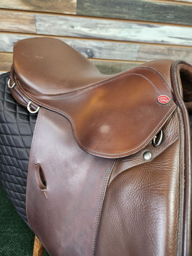 USED Courbette Jump Saddle 16.5” Brown