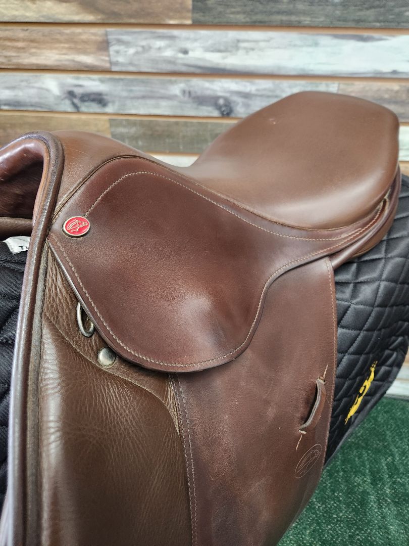 USED Courbette Jump Saddle 16.5” Brown