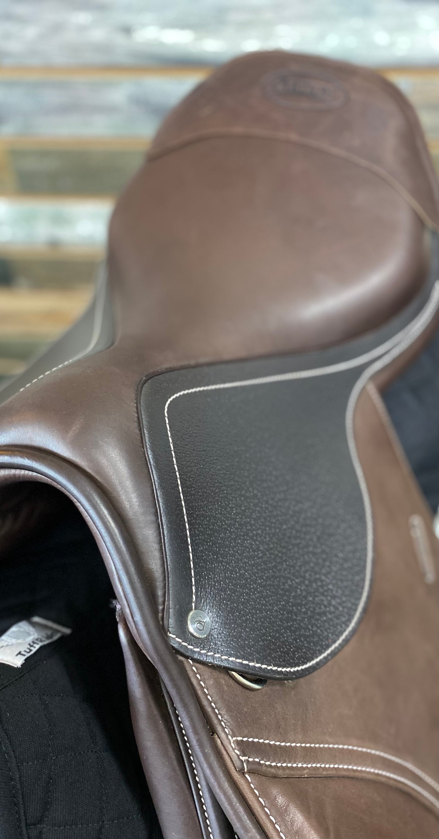 Ovation Explorer Saddle