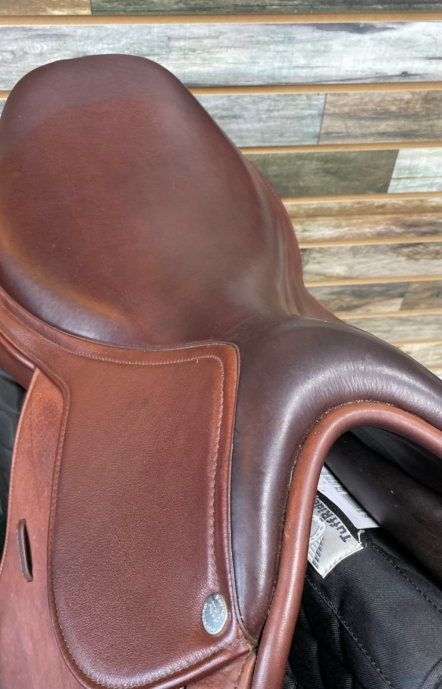 Remy Pro Jump Saddle 17.5"