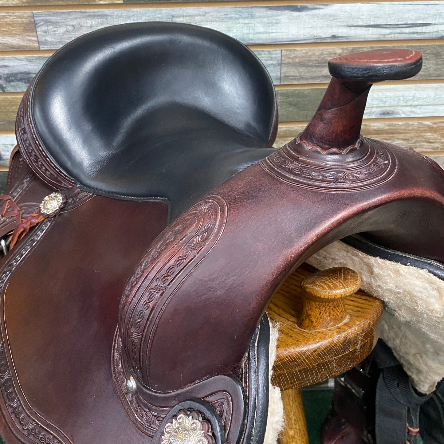 Pre-Owned Hilason Flex Tree Trail Saddle
