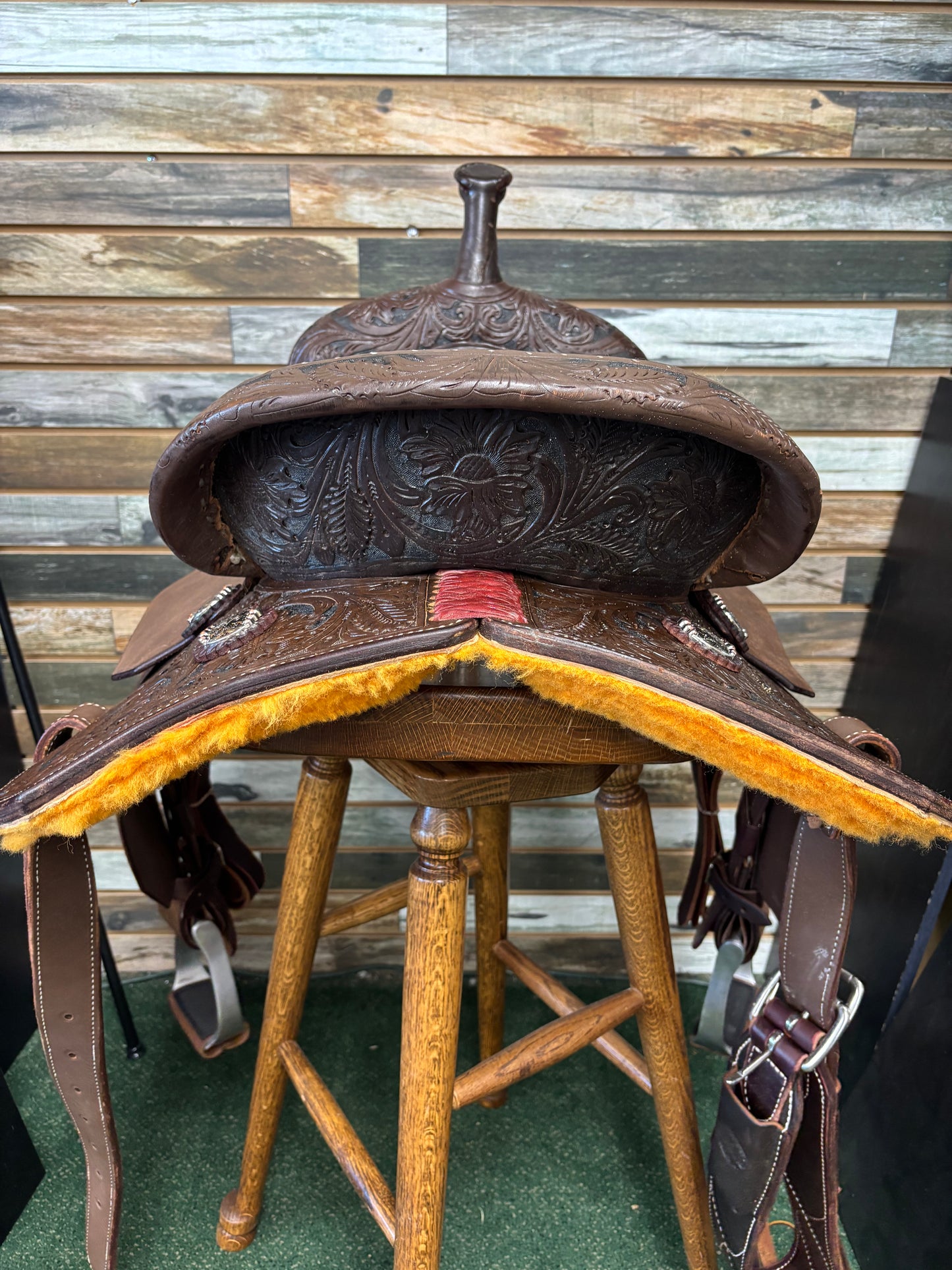 Hud Roberts Signature Series Barrel Saddle 15"