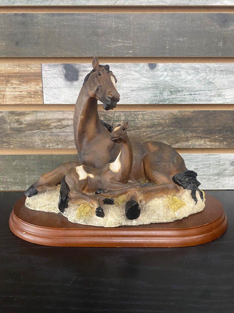 USED Mare & Foal Statue 10"