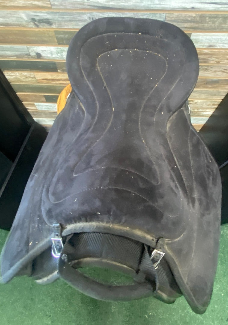 USED Tough1 Eclipse Treeless Black Endurance Saddle 16.5" Black
