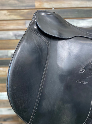 USED Passier Compact Dressage Saddle 17"