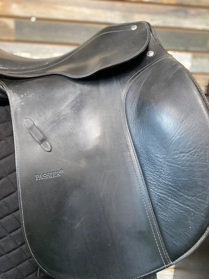 USED Passier Compact Dressage Saddle 17"