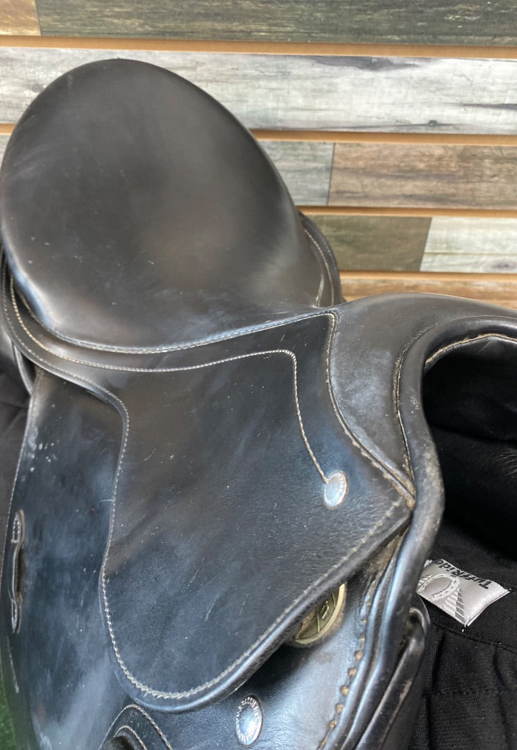 USED Passier Compact Dressage Saddle 17"