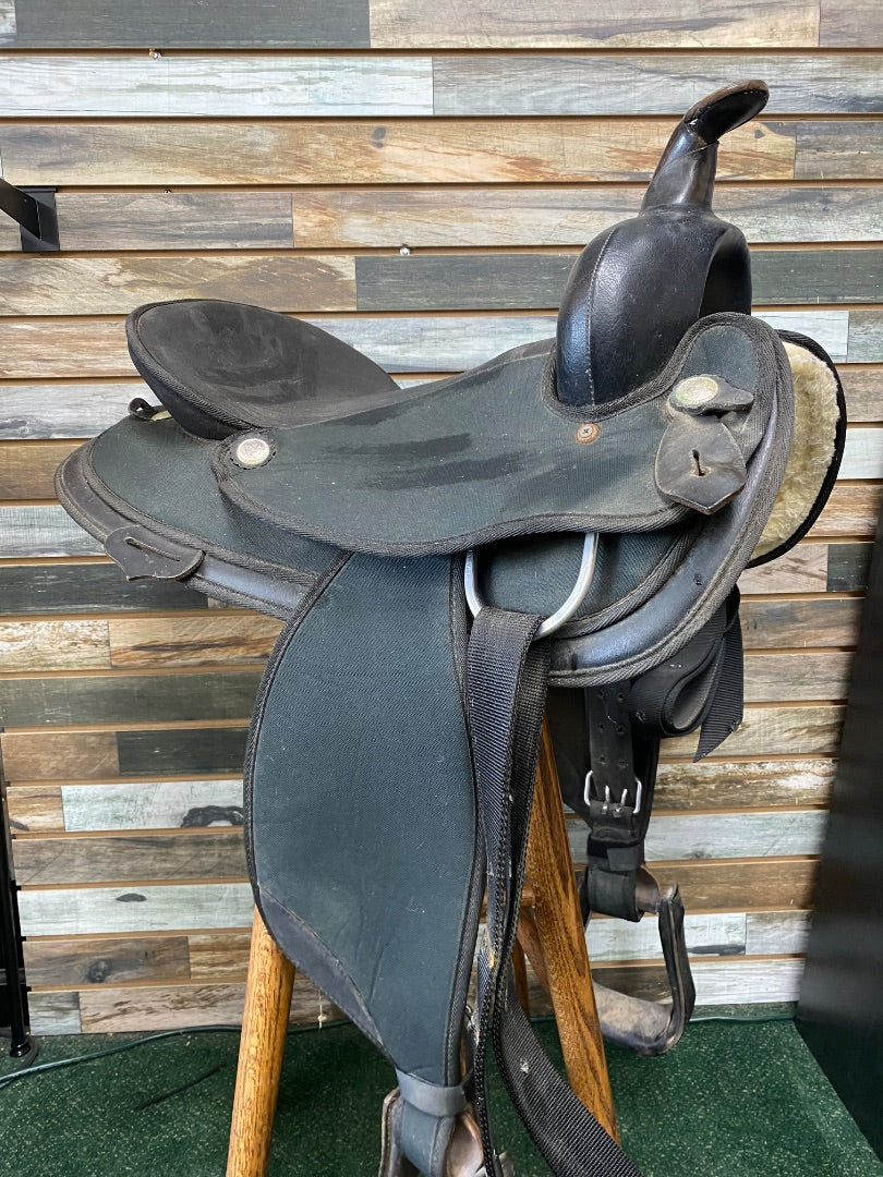 USED Abetta Round Skirt Synthetic Saddle 17" Black