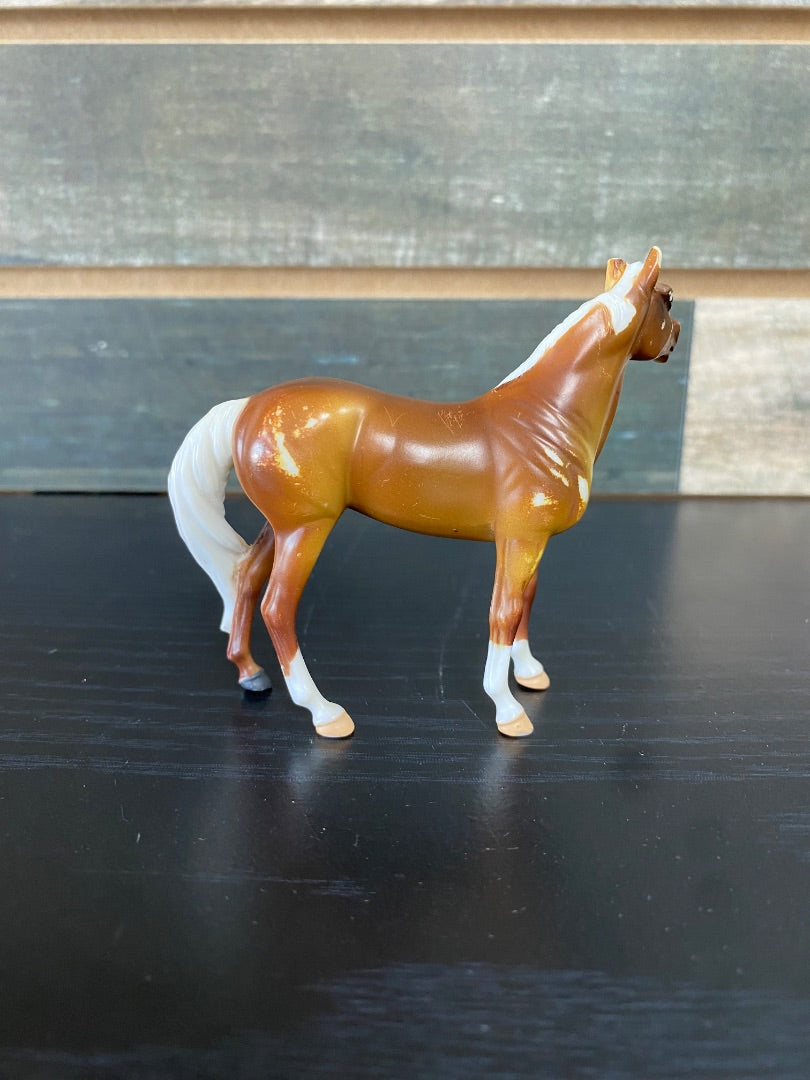 USED Palamino w/ 3 Socks Breyer Stablemates