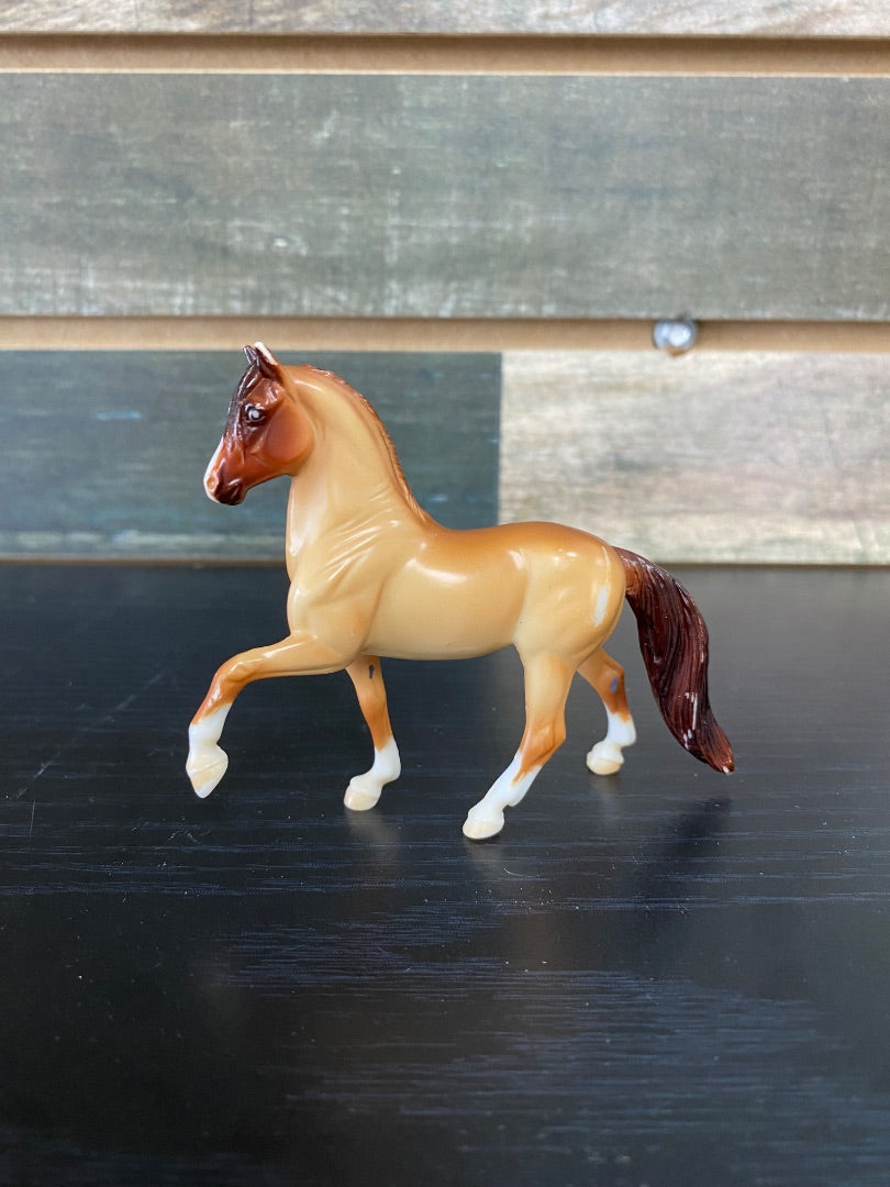USED Breyer Peruvian Paso Stablemate | Toys 'R Us, #760218