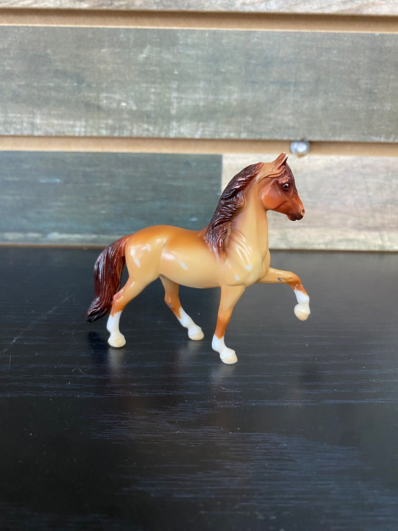 USED Breyer Peruvian Paso Stablemate | Toys 'R Us, #760218