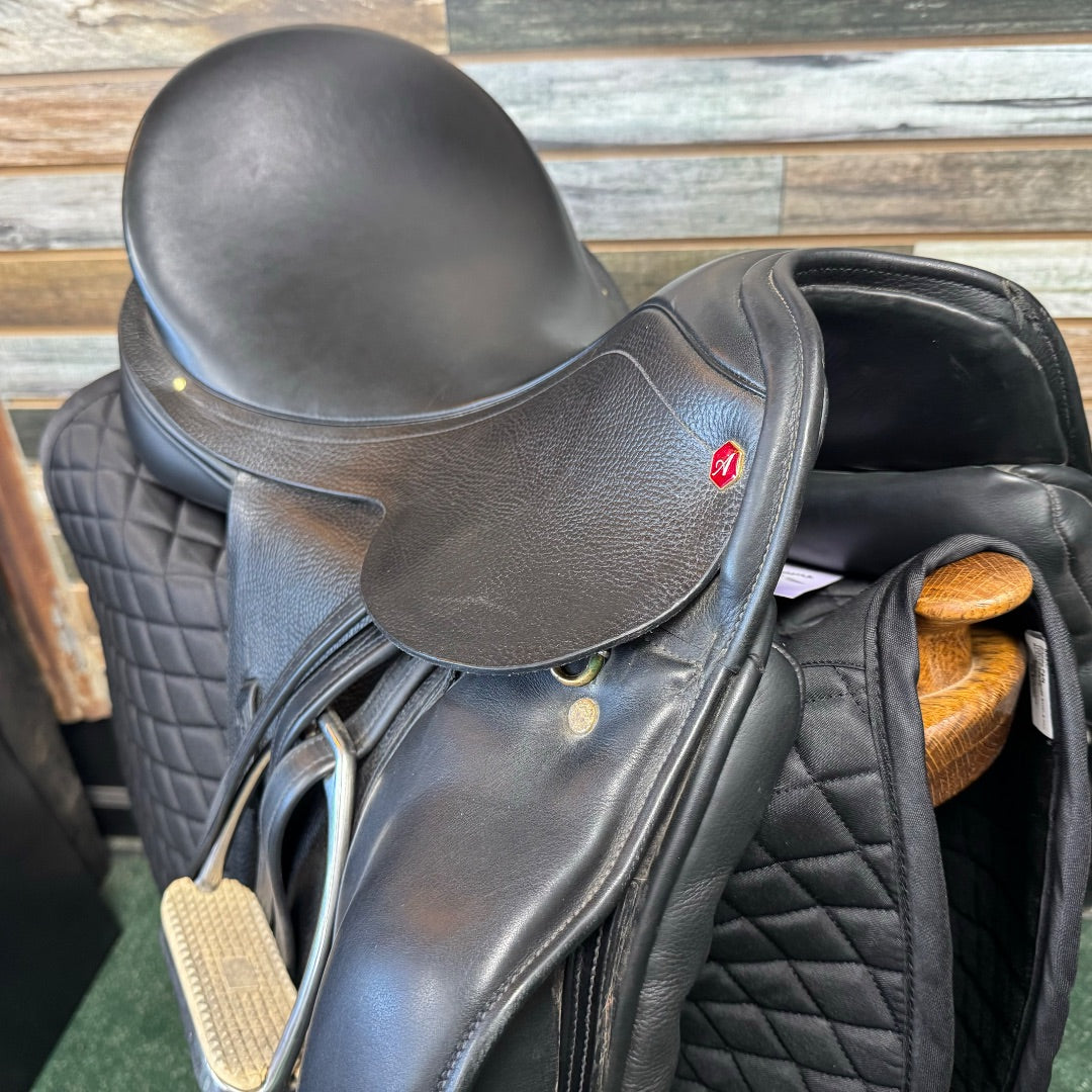 USED Albion Augusta Ultima SLK 2 Dressage Saddle 18” Black
