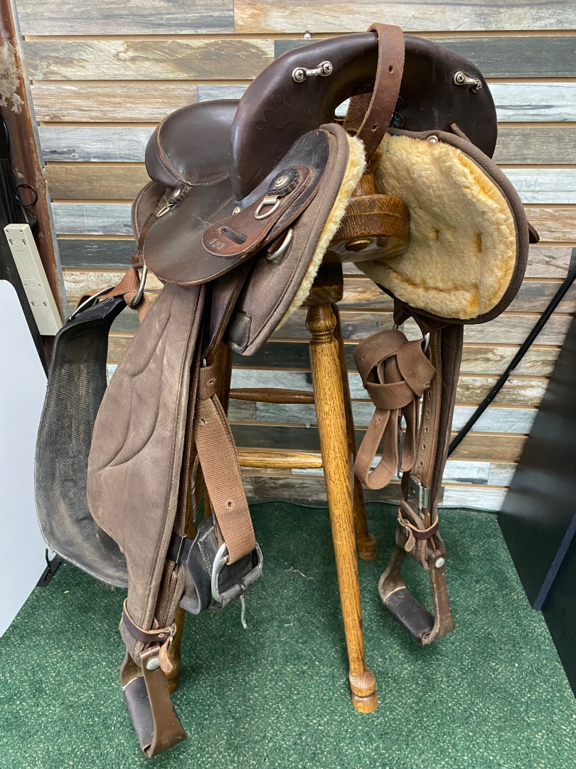 USED Big Horn Cordura Endurance Saddle | 15.5" D/O with ProChoice Neoprene Cinch 34"