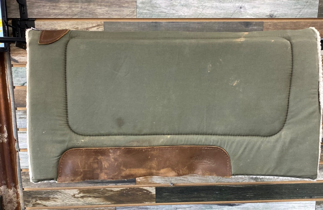 USED Weaver Western Saddle Pads 30 x 32 Green