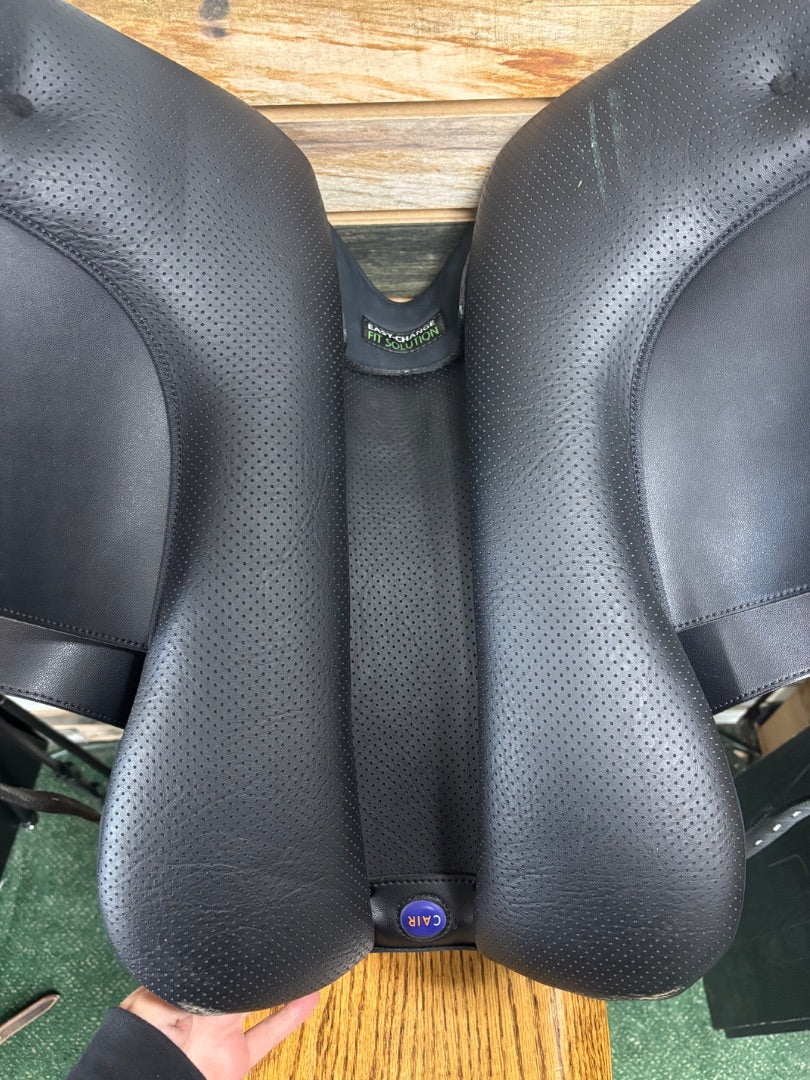 USED Wintec Isabell Dressage Saddle 18"