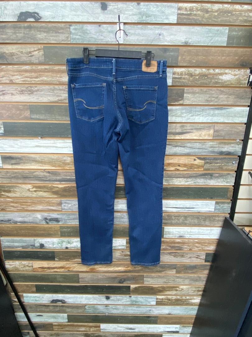 USED Levis Signature Series - Mid Rise Straight Leg 12M Dark Wash