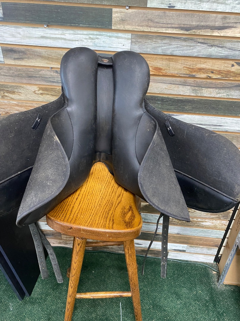 USED Wintec Syntheic Dressage Saddle 17 1/2" Black