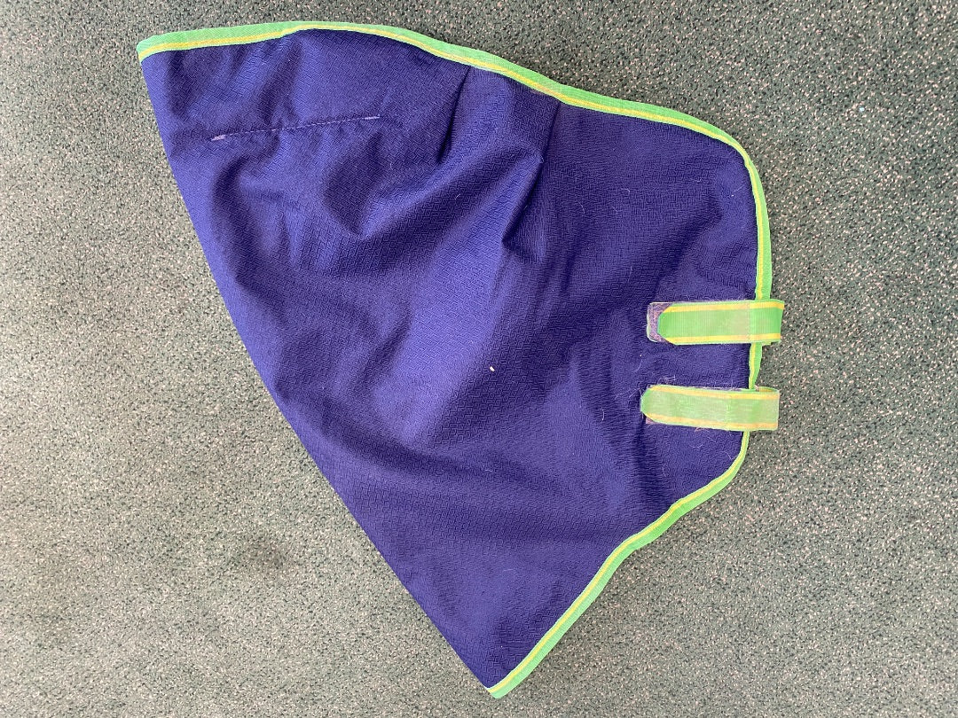 USED Weatherbeeta Neck Cover Size Medium 200g
