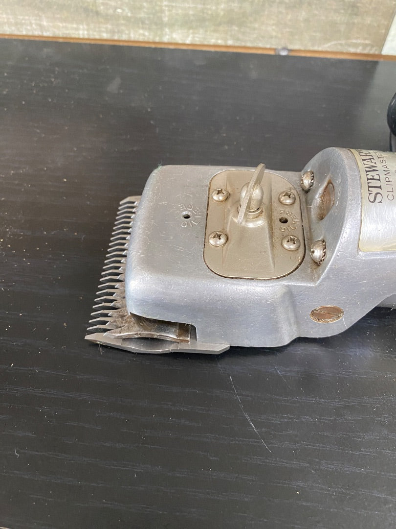 USED Oster Heavy Duty Body Clippers