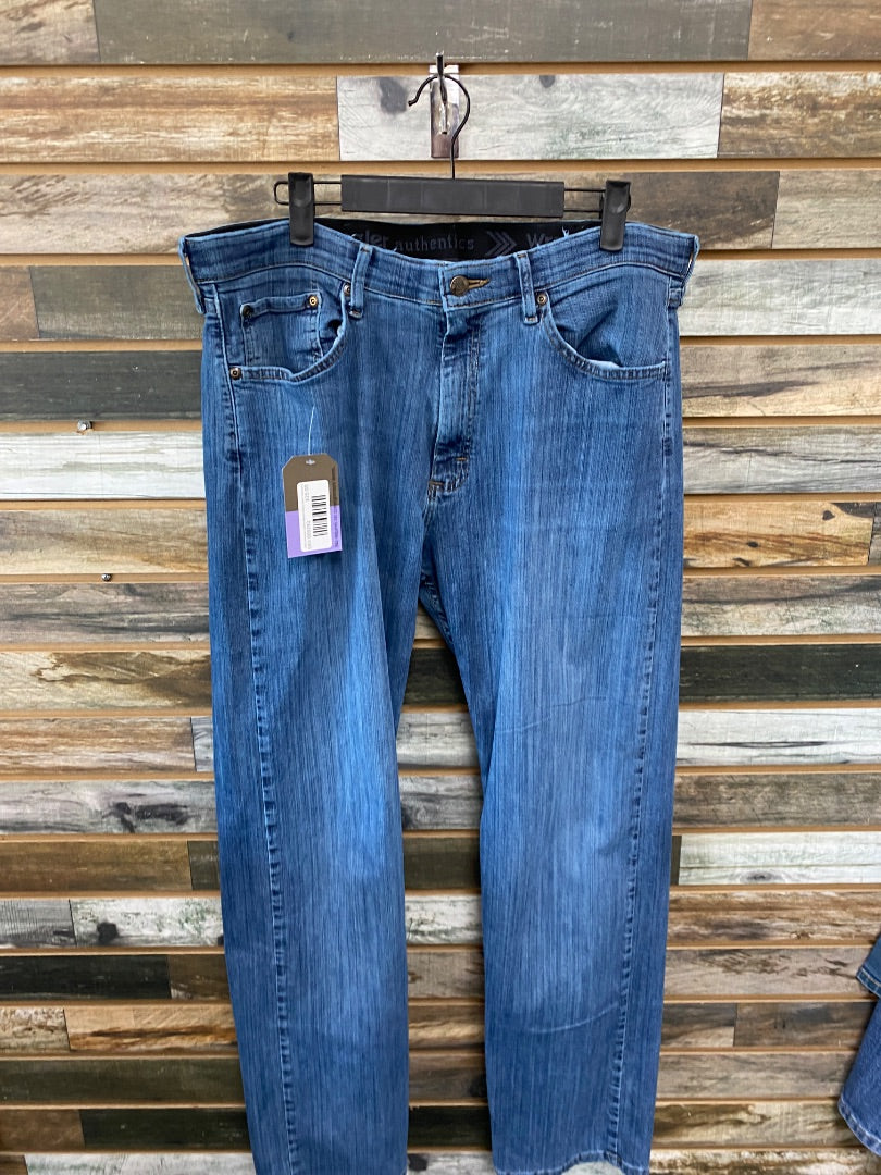 USED Wrangler Ladies Western Jeans 34x32 Medium Wash