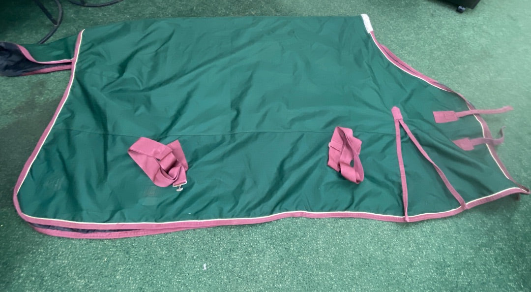 USED Judy's Tack Shop Turnout Blanket 72" Green/Maroon