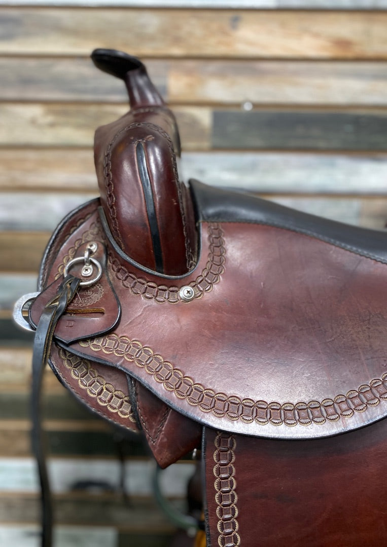 USED Dixieland Gaited Saddles Gaited Trail Saddle 17" Medium Oil