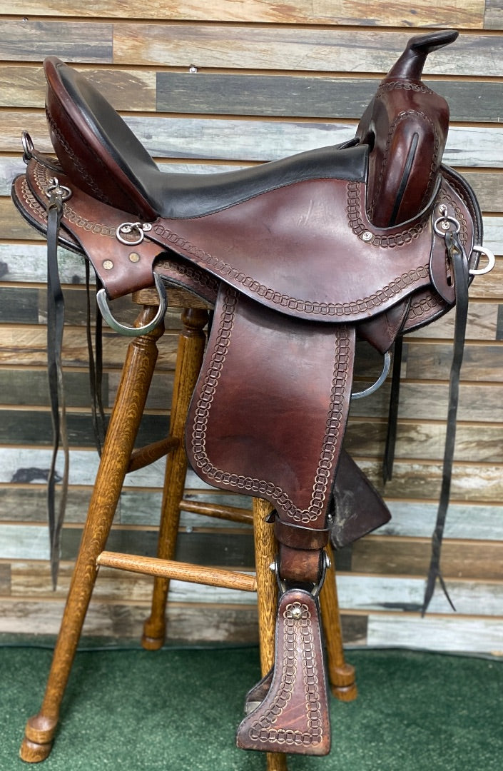 USED Dixieland Gaited Saddles Gaited Trail Saddle 17" Medium Oil