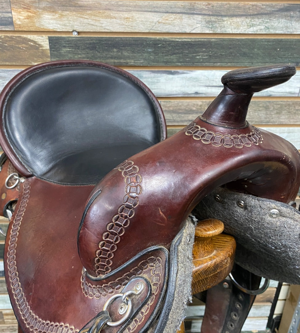 USED Dixieland Gaited Saddles Gaited Trail Saddle 17" Medium Oil