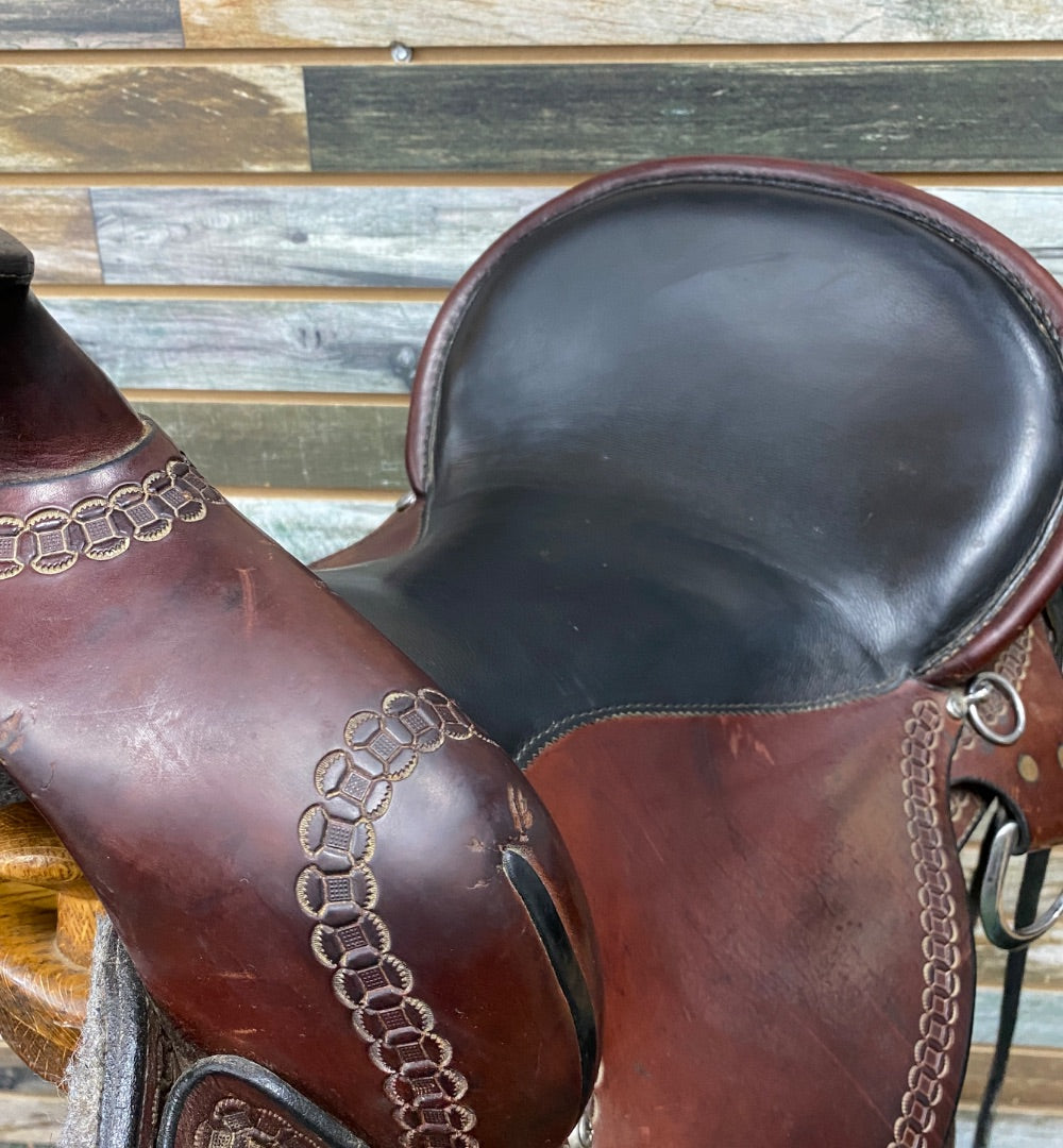 USED Dixieland Gaited Saddles Gaited Trail Saddle 17" Medium Oil