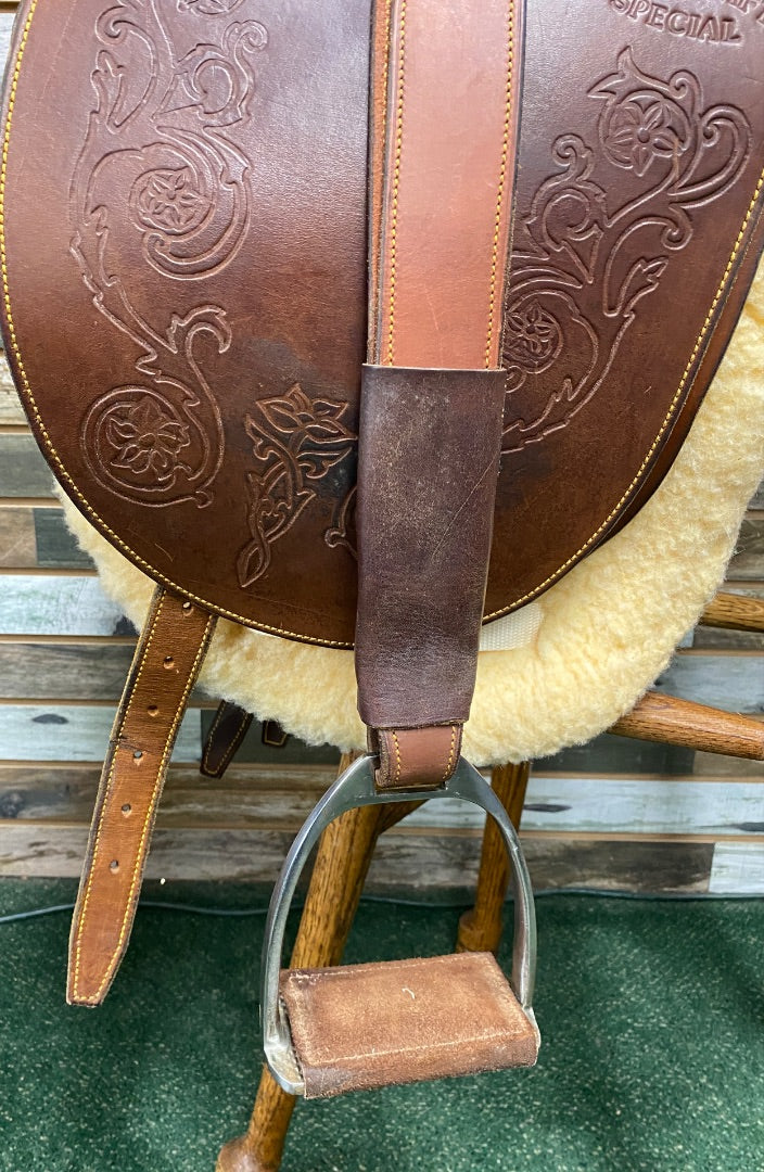 USED The Australian Stockmans Saddlery Australian Saddle 15” Dark Oil