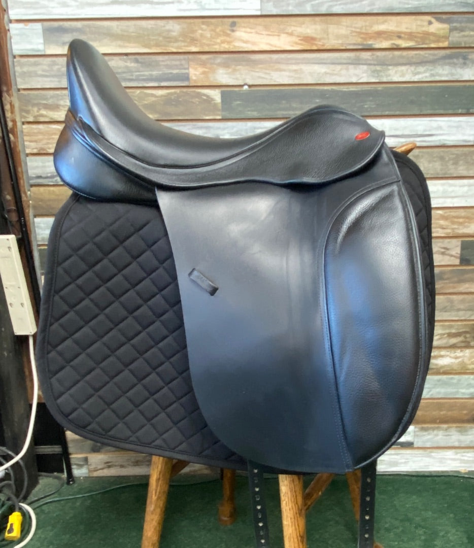USED Kent & Masters Dressage Saddle 18" Black