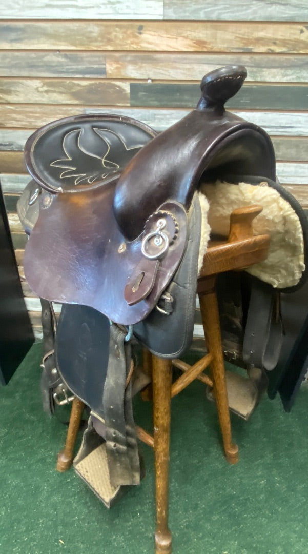 USED Crest Ridge Saddlery Half Synthetic Trail Saddle 15.5" Seat 7" Gullet Dark Oil