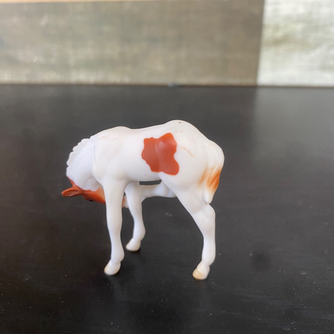 USED Breyer Stablemate Chestnut Pinto Scratching Foal