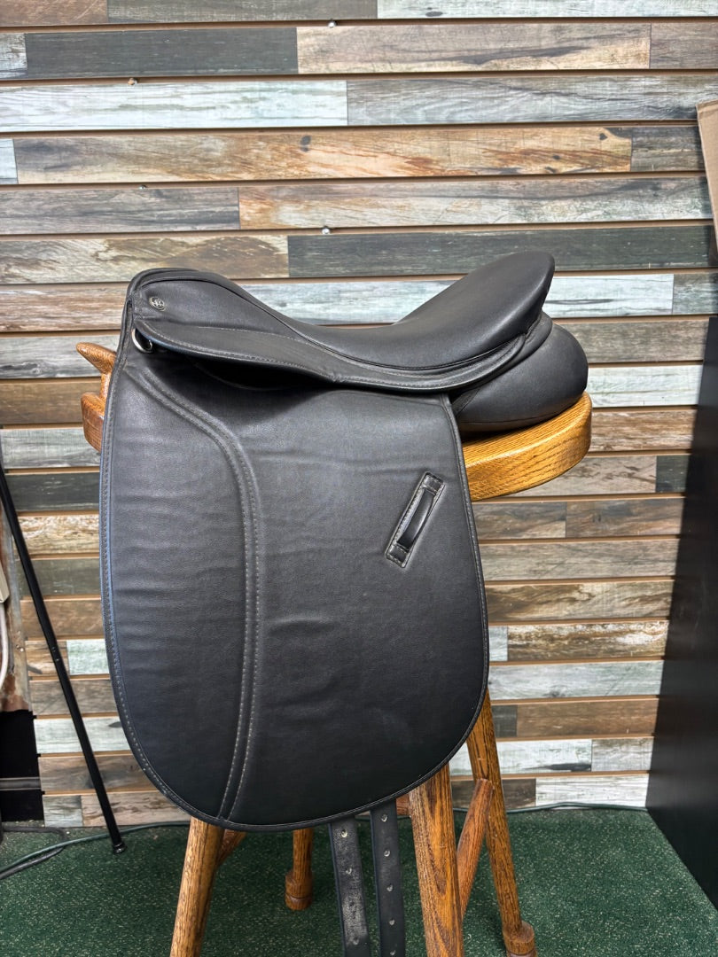 USED Thorowgood T6 Dressage Saddle 17" Black