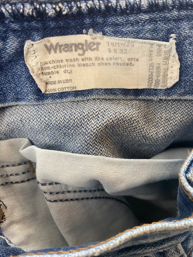 USED Wrangler Ladies Straight Leg Jeans 9x32 Medium Wash