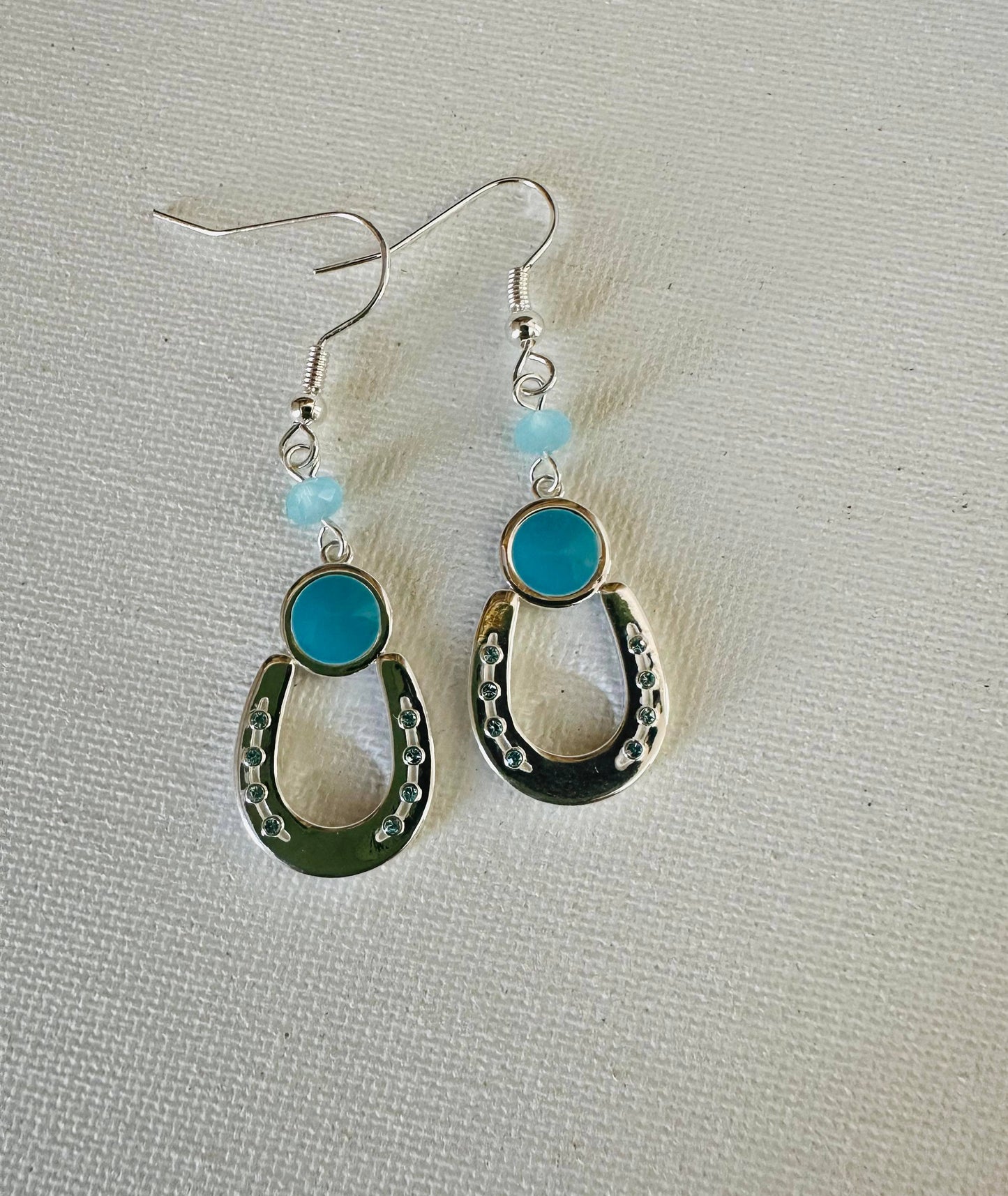 Horseshoe w/aqua bead ER WIRE Jewelry