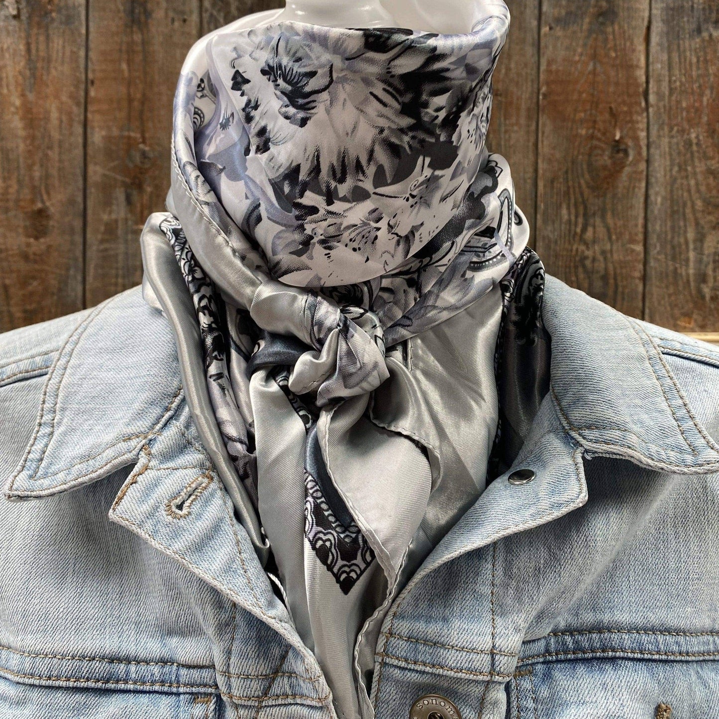 35X35" Silver & White Paisley Wild Rag/Scarf WR172