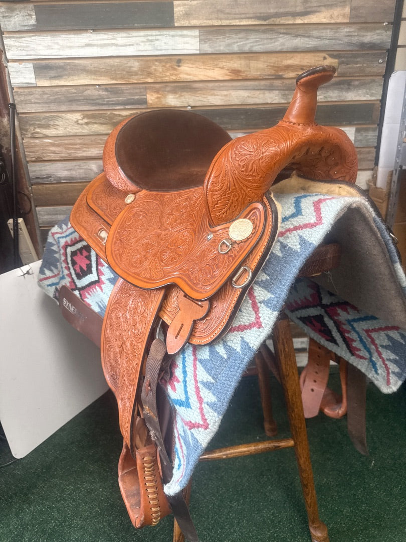 USED 17" High Horse Circle Y Park & Trail Saddle Wide Tree