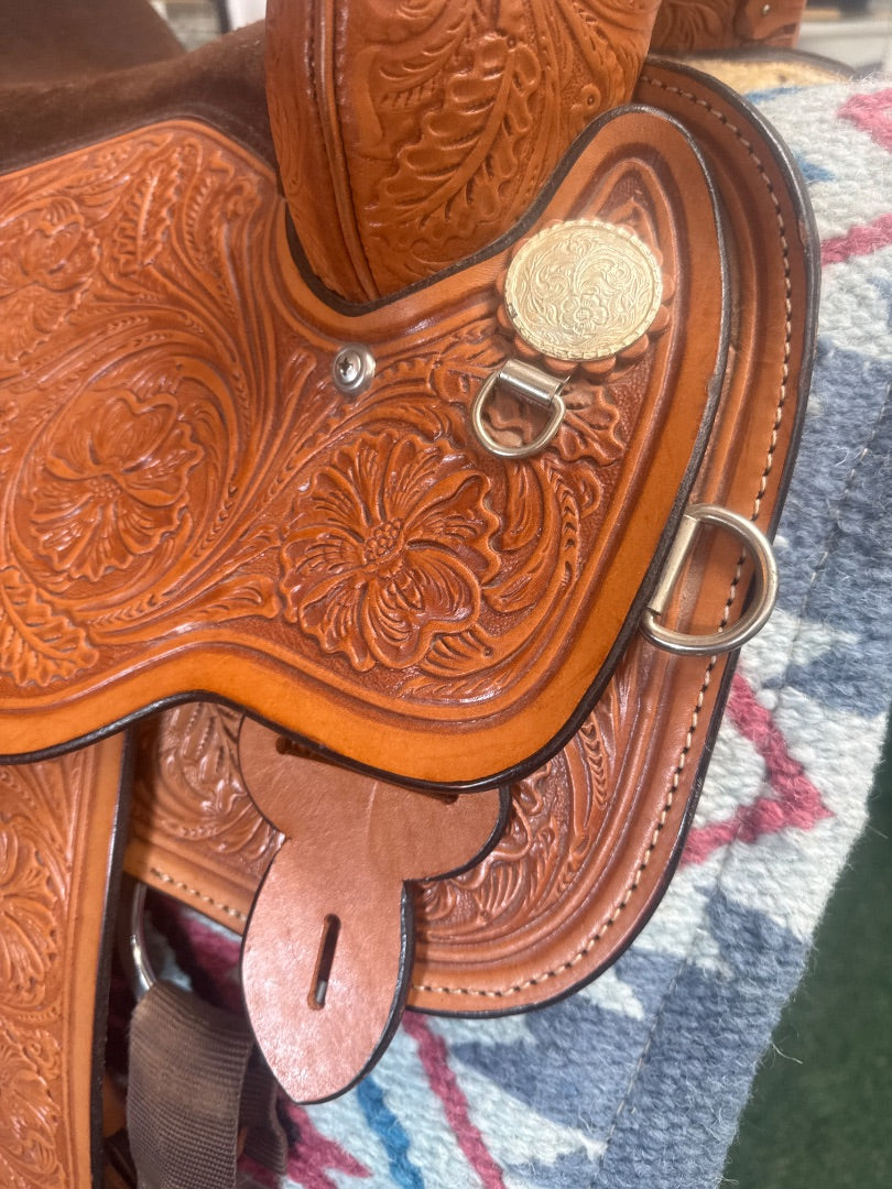 USED 17" High Horse Circle Y Park & Trail Saddle Wide Tree