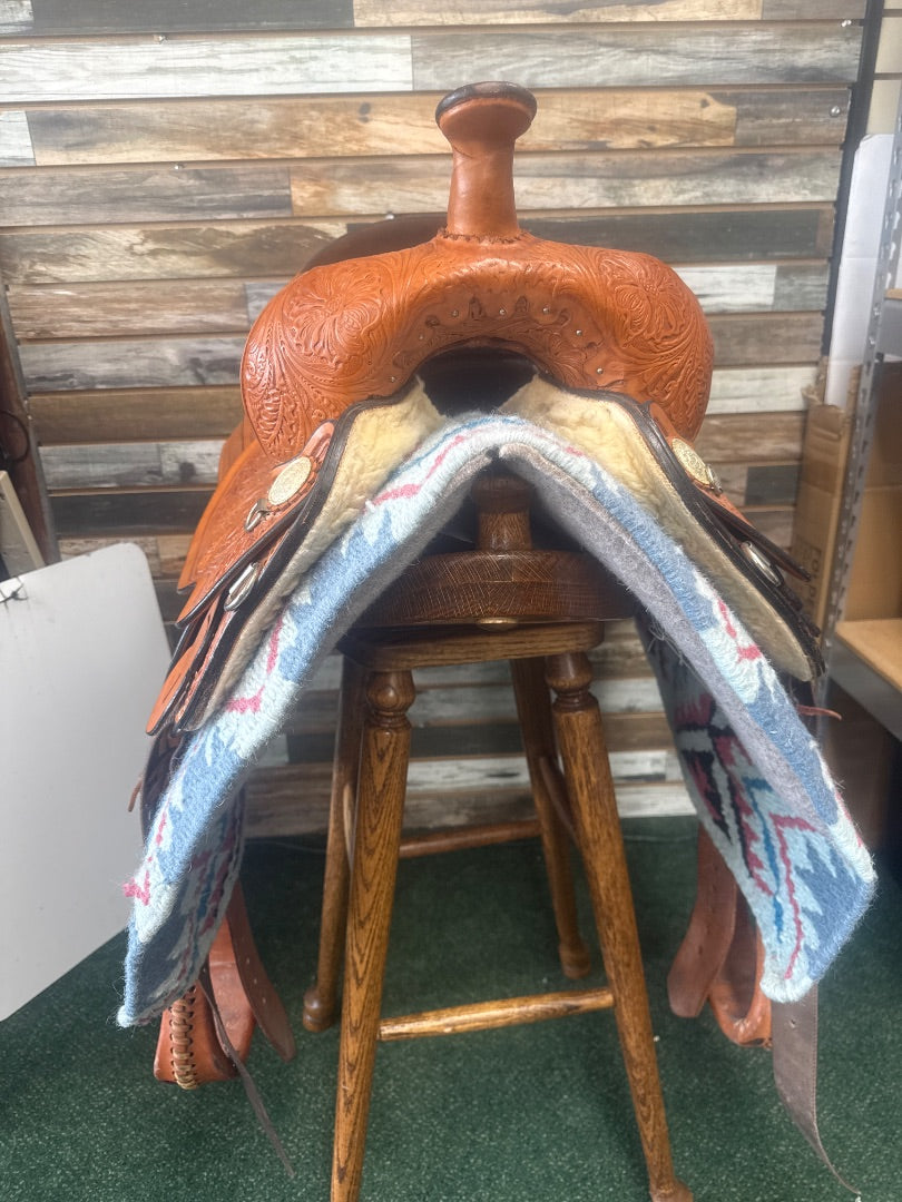 USED 17" High Horse Circle Y Park & Trail Saddle Wide Tree
