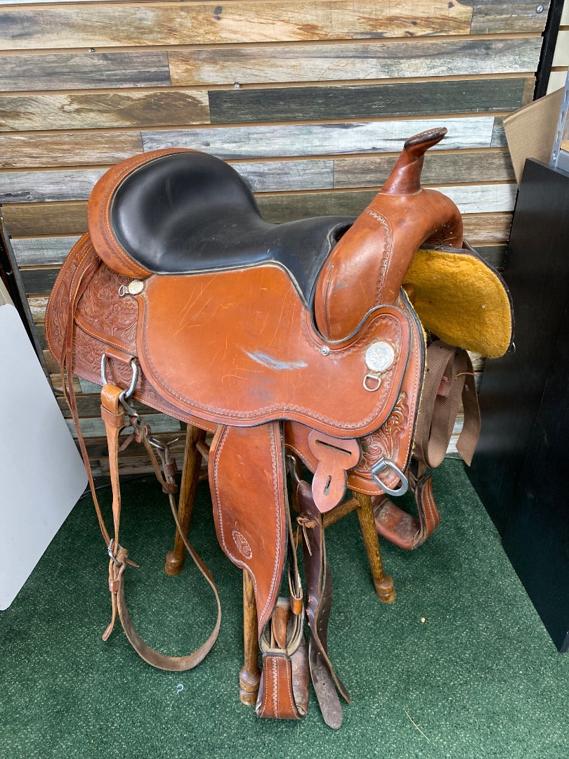 USED Circle Y Trail Flex 2 Saddle 17"