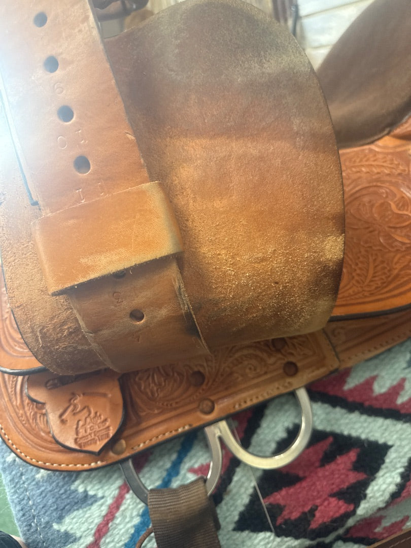 USED 17" High Horse Circle Y Park & Trail Saddle Wide Tree