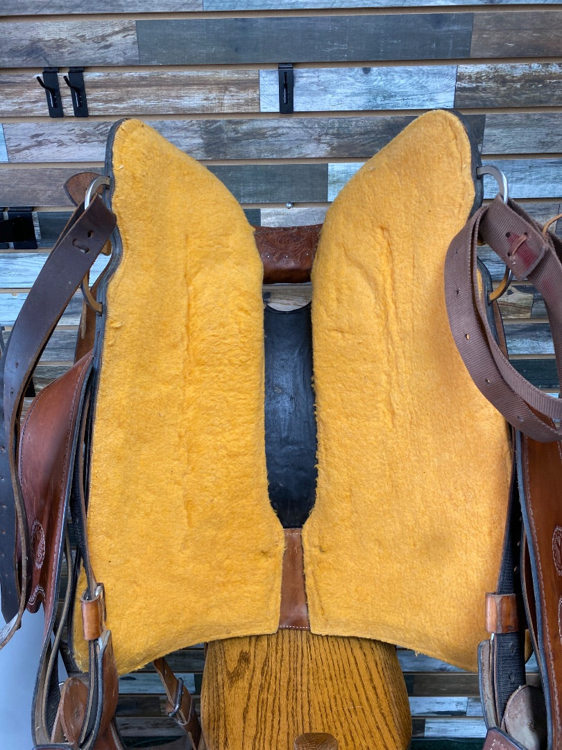 USED Circle Y Trail Flex 2 Saddle 17"